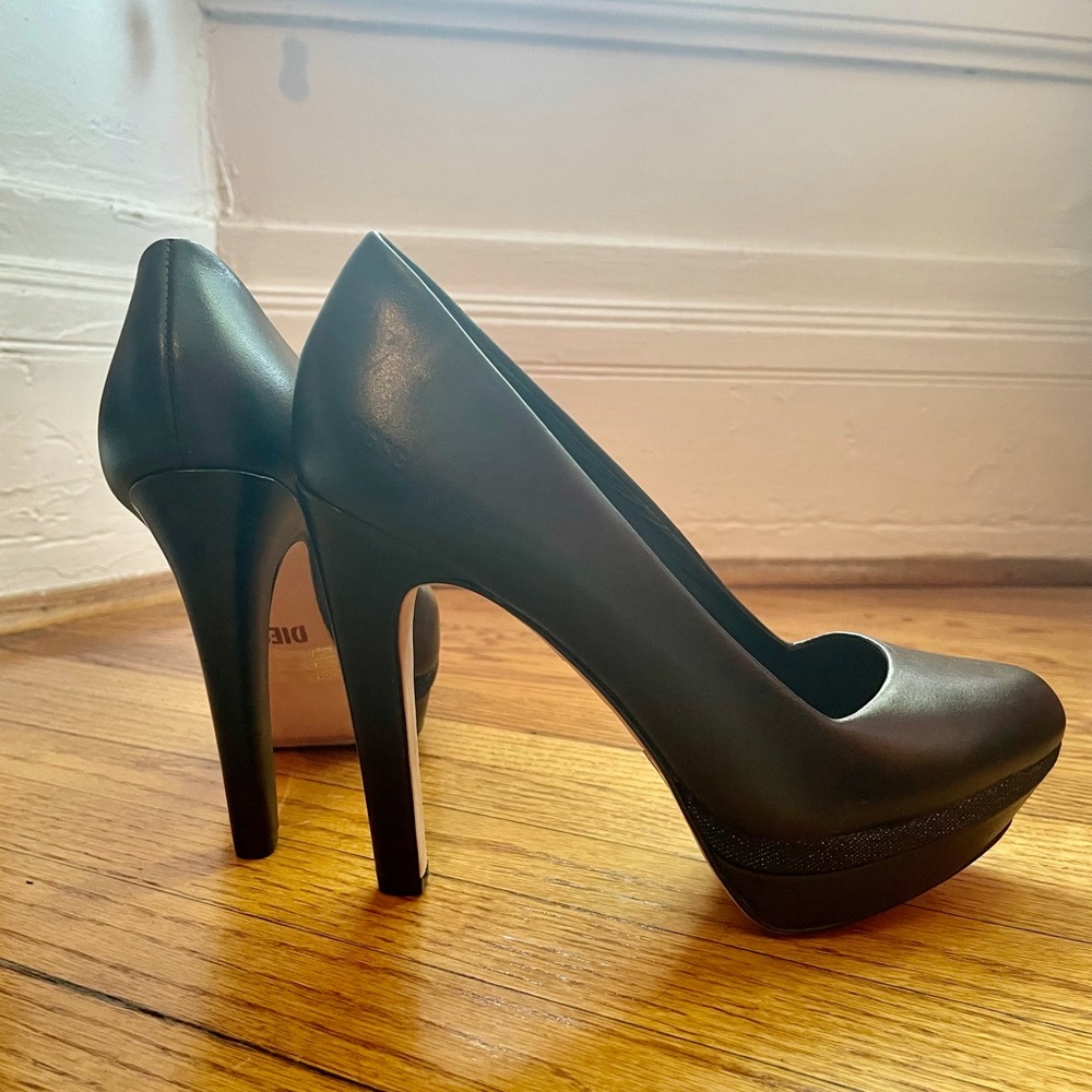 Black Diesel platform pumps